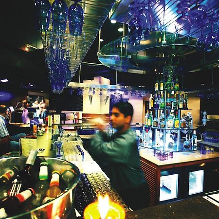 Hotel The Lalit Bombaj Restauracja zdjęcie The bar at the nightclub