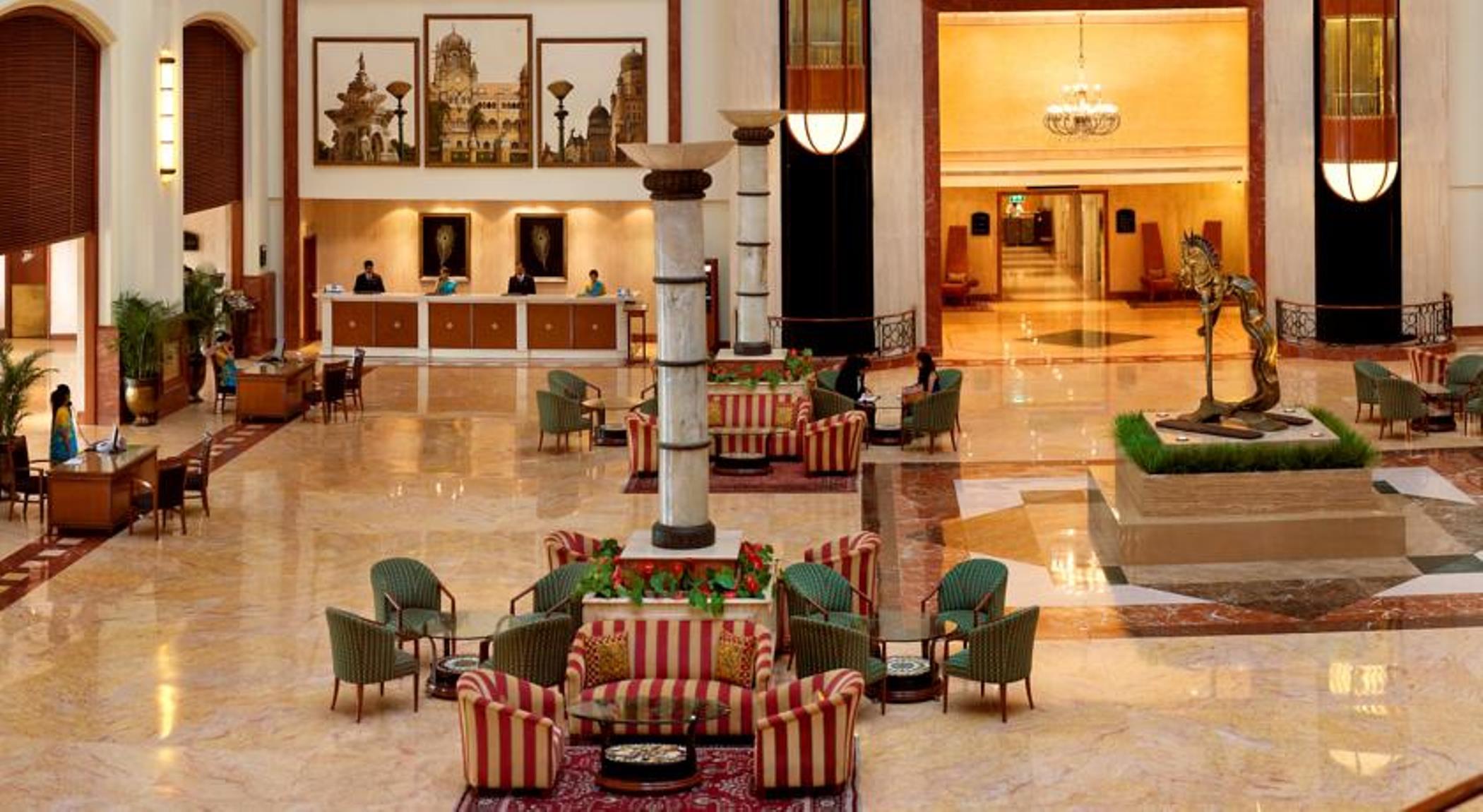 Hotel The Lalit Bombaj Zewnętrze zdjęcie The lobby of the Taj Mahal Palace