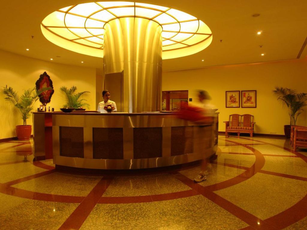 Hotel The Lalit Bombaj Zewnętrze zdjęcie The lobby of the hotel