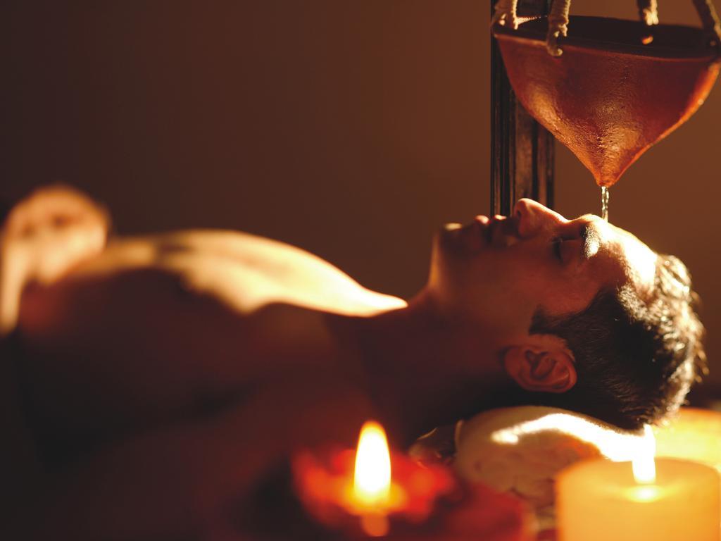 Hotel The Lalit Bombaj Zewnętrze zdjęcie Ayurvedic treatment