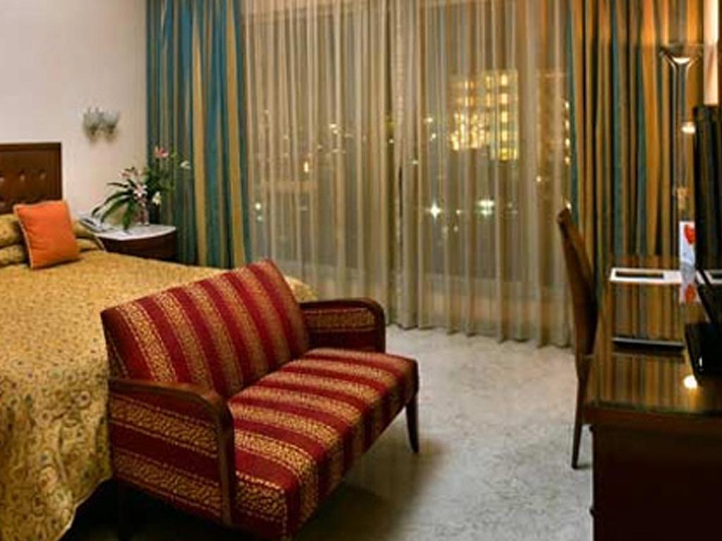Hotel The Lalit Bombaj Pokój zdjęcie A room at the hotel