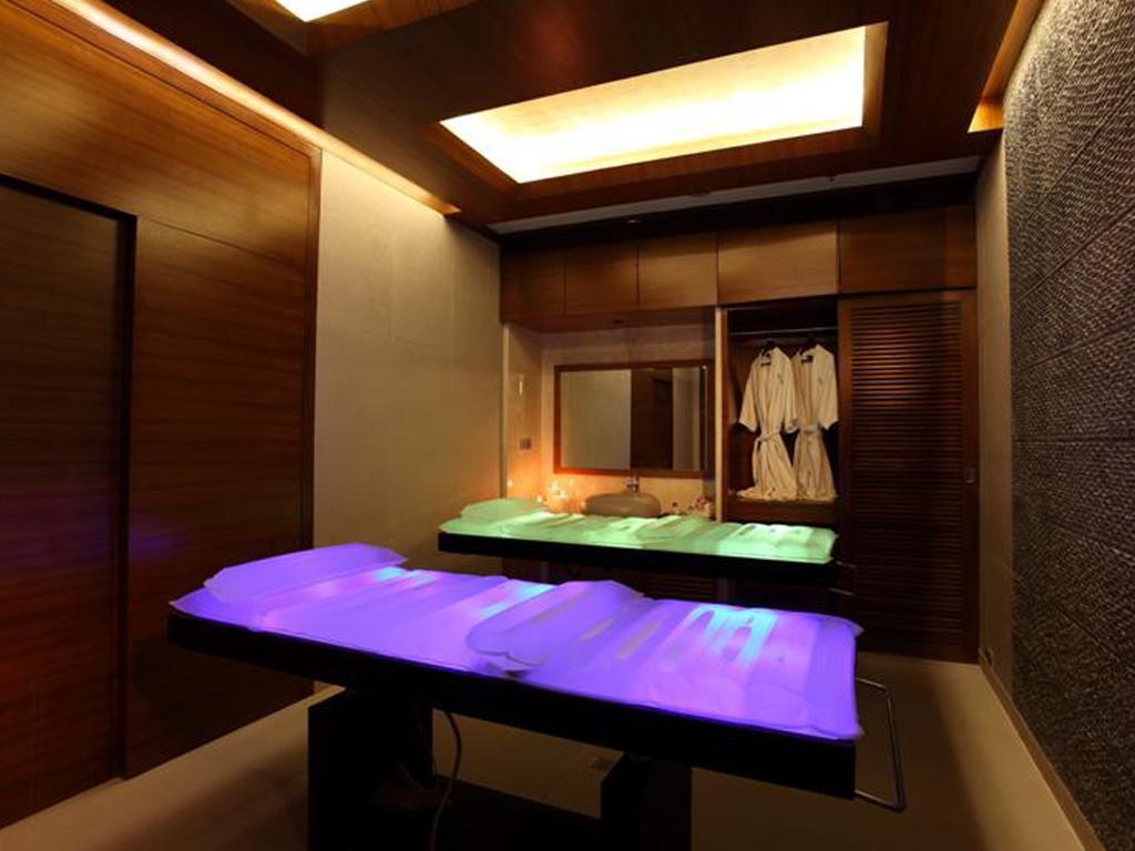 Hotel The Lalit Bombaj Udogodnienia zdjęcie A massage room at a spa