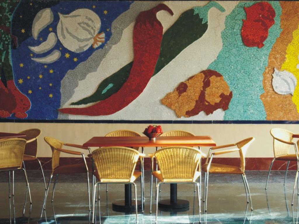 Hotel The Lalit Bombaj Zewnętrze zdjęcie Interior of a Chipotle restaurant